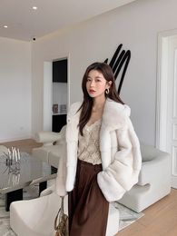 Pele feminina faux hdhohr 2023 casaco de vison real moda feminina alta qualidade jaquetas de pele de múltiplas cores feminino com chapéu grande 231108