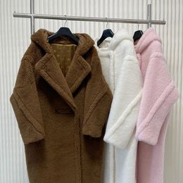 Abrigo de oso de peluche con capucha de piel sintética para mujer, abrigo largo de invierno blanco suelto grueso de alpaca para mujer, solapa grande, moda informal cálida 231211