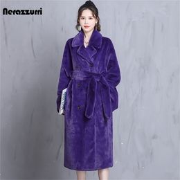 Piel de mujer Faux Nerazzurri Invierno de gran tamaño Púrpura Cálido Esponjoso Abrigo suave Mujeres Cinturón de manga larga Pista suelta Casual Moda coreana 220928