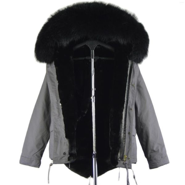 Parka grise à la mode en fourrure pour femmes avec doublure noire et col manteau d'hiver femmes hommes sont disponibles