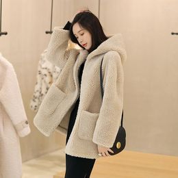 Femmes fourrure femmes Faux femmes 2022 automne hiver épais chaud mouton cisaillement Outcoat femme à capuche laine manteaux dames mode solide