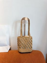 Le sac tissé du sac à main pour femmes a une texture fraîche et naturelle
