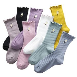 Chaussettes à volants heureux pour femmes noir blanc broderie de fleurs mignonnes à la mode bonneterie automne hiver couleur unie chaussettes en coton