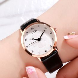 Montre à quartz étanche pour femmes, de haute qualité, légère, de luxe, simple, loisirs, petite fleur fraîche, ceinture