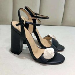 Talons hauts pour femmes bout ouvert talon épais sandales d'été designer en cuir grande taille mode sexy vêtements de cérémonie tempérament élégant chaussures de bureau