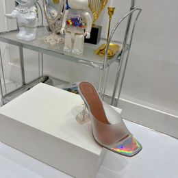 Amina Muaddi Zapatillas de tacón alto para mujer Zapatos de moda Diseñador de lujo Copa de vino Sandalias sexy Tacones altos de 9,5 cm Zapatos de cuero brillantes de verano Nuestro tamaño 35-42 con caja