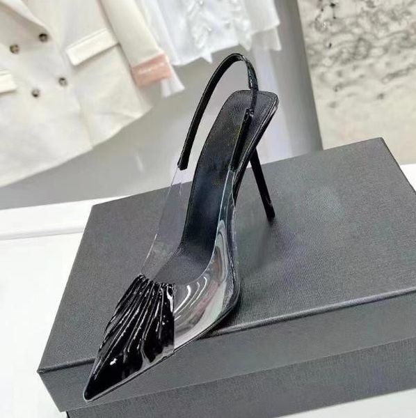 Los tacones altos y las sandalias de las mujeres tienen pliegues transparentes Vestido de novia puntiagudo de PVC Vacío detrás de zapatos de tacones altos sexy Sandalias de tacón alto