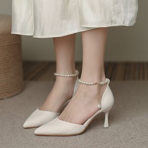Zapatos de vestir de tacones altos para mujer Sandalias de tacón de aguja de cuero Sandalias con cadena de perlas con punta en punta Zapatos de boda elegantes