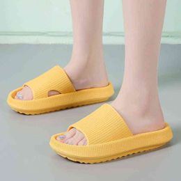 Zapatillas de casa para mujer Zapatos de plataforma de suela gruesa Chanclas femeninas de verano Sandalias de playa Mujer 2022 Zapatillas antideslizantes Diapositivas Y220412