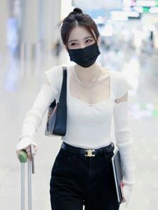 Sweats à capuche pour femmes Celebrity Xu Lu's Same Style Blanc Col carré Chemise tricotée pour le printemps et l'automne 2023 Pull Design Sense Small