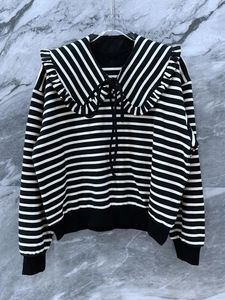 Sweats à capuche pour femmes printemps 2023 Black and White Striped Ruffled Doll Collar Docuable Femmes Top Basic Sweatshirt