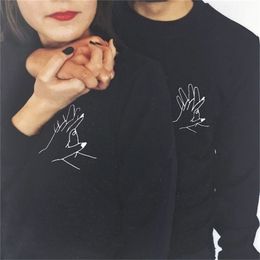 Sweats à capuche pour femmes Sweats de haute qualité Sweashirt Hommes Femmes Couple Printemps Automne Noir Graphic Lover Doigts imbriqués à la main Pulls 230206