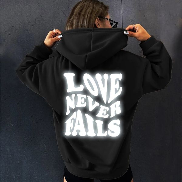 Sweats à capuche pour femmes Sweatshirts Love Never Fails Sweat à capuche Lettre réfléchissante Graphique Streetwear Femmes Mots lâches sur le dos Harajuku Y2K 231023