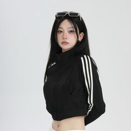 Sweats à capuche pour femmes Sweats STSVZORR Sweter Lengan Panjang Kerah Berdiri Pendek Sweat à capuche Musim Semi dan Gugur Wanita Jaket Kardigan Desain Retro Y2K 230328