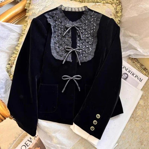 Jackets de mujeres 2024 Top de terciopelo de diamante con tachuelas de otoño con estilo de diseño de manga larga de estilo negro para mujeres para mujeres