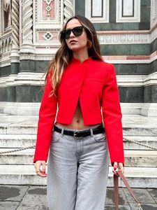Vestes féminines 2024 Fashion printemps Fashion Solid Red Street Coat Wild Textured Topan Top Trendy Veste serrée Pocket Chic Femme Short Blazer