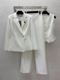 Vestes féminines 2024 Spring / été Simple Style Four Seasons portant un ensemble de pantalons de gilet à col en v à deux poitrines