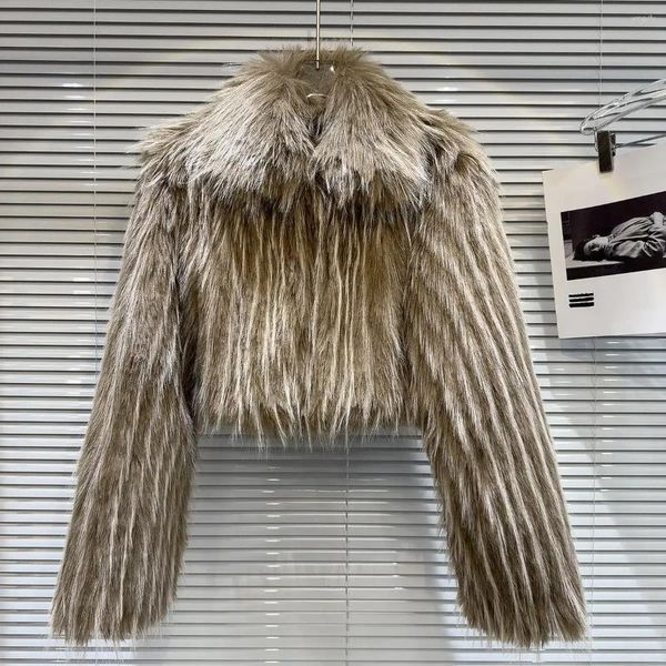 Vestes féminines 2024 Tempéra de fourrure d'imitation d'hiver matelassée pour garder une veste à la mode mince confortable à la mode chaude confortable