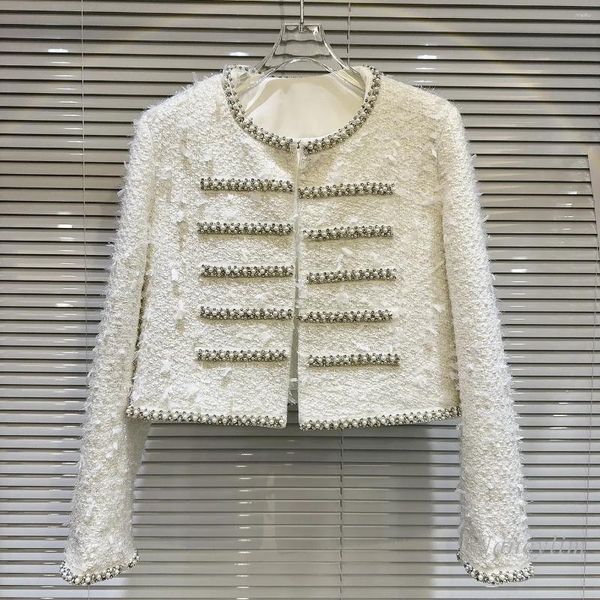 Chaquetas de mujer 2024 Abrigo blanco de invierno Lady Estilo clásico Pearl Rhinestone con cuentas Furry Tweed acolchado corto para mujeres Casaco Feminino