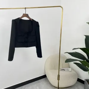 Vestes féminines 2024 Femme Unique Designer Fashion Solid Black Square Coll Crops élégants à manches longues