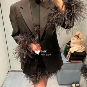 Vestes féminines 24SS au début du printemps Nouvelle industrie lourde à cheveux Autruche Hair Splicing Design Costume