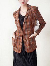 Vestes pour femmes automne et hiver modelle lâche collier plaid à double manteau à lacets à lacets à mi-long plissé à la manche longue