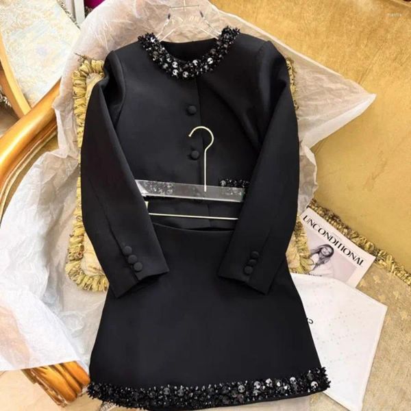 Chaquetas de mujer abrigo corto negro con lentejuelas y diamantes conjunto de falda de celebridad superior Otoño Invierno de dos piezas para mujer