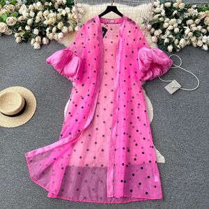 Damesjacks Clothland Dames Stijlvol roze Polka Dot Jacket Zie pure transparante mesh Long Top Open Stitch Puff Sleeve Kimono Coat CA781