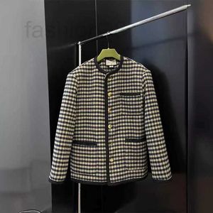 Designer des vestes pour femmes 2024 au début du printemps Lumière Luxury Célébrité Bouton Plaid Plaid Round Couge de laine LZE6