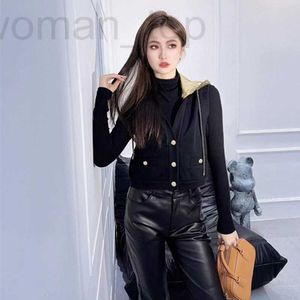 Designer de vestes pour femmes 24 au début du printemps nouveau petit chapeau de perle de contraste de couleur de vent parfum, style de célébrité, gilet tricoté, bonne qualité pour les femmes NU85