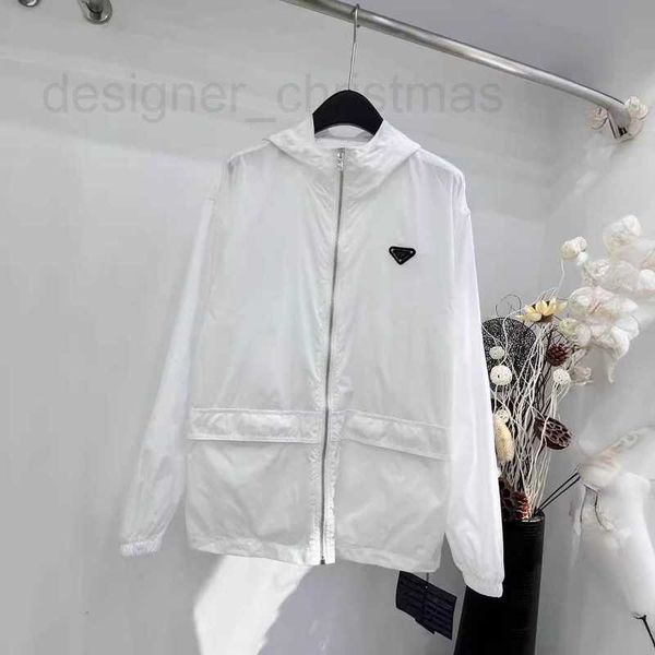 Designer de vestes pour femmes 24 Summer Simple Trawstring Hooded Logo Decoration Casual Light and Thin Nylon Sun Proof Charge Coat For Women HSOZ