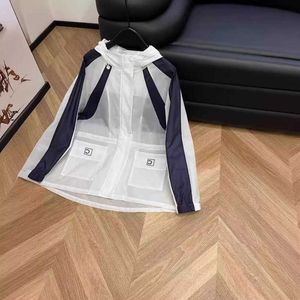 Designer de vestes pour femmes marque toute nouvelle protection solaire à la protection solaire légère et légèrement transparente veste à capuche avec un serrage de la taille de la couleur de couleur contrastée