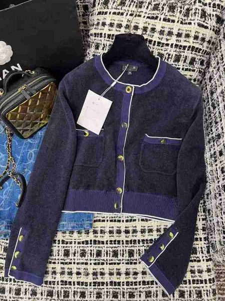 Vestes pour femmes Designer Début de l'automne Nouveau style Tempérament doux Slim et réduction de l'âge Black Gold Edge Pocket Button Sweater DBYP