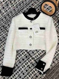 Damesjassen ontwerper Vroege lente Nieuw Beroemdheid Temperament Leeftijdverlagend Zwart en wit Splice Eenvoudig ontwerp Sense Korte jas met enkele rij knopen YXY8