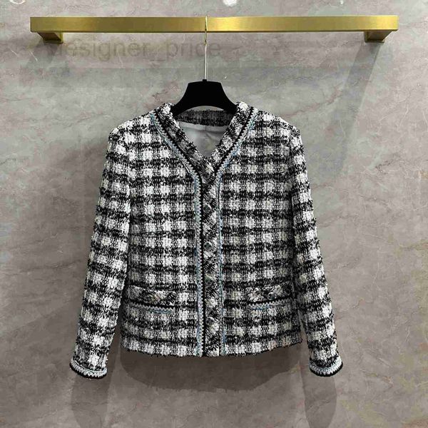 Chaquetas de diseñador para mujer, abrigo de tweed a cuadros en blanco y negro de alta calidad, top de estilo chic con cinta tejida de hilo azul para mujer AXCY