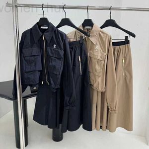 Vestes Femmes Designer MIU série Shenzhen Nanyou haut de gamme vêtements pour femmes européennes style doux et cool veste courte veste + jupe taille haute ensemble pour femmes 2TOD