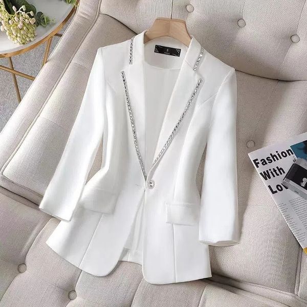 Vestes pour femmes Blazer incrusté de diamants 2023 Printemps et été Trois quarts manches Veste blanche Design Sens Niche Fashion Cardigan Lad 230302