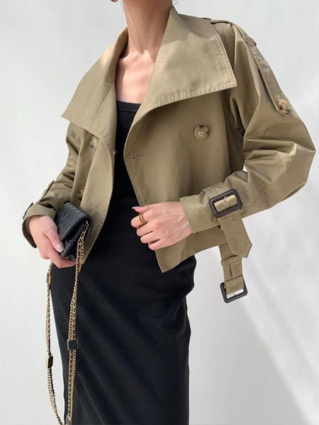 Chaquetas de mujer Principios de otoño 2023 en diseño de nicho Flip Collar Chaqueta de mujer con cinturón Khaki Short Trench Moda Tops Doble botonadura