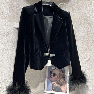 Damesjassen modeontwerper Feather Velvet Jacket Blazer dames reve kraag lange mouwen enkele knop Elegante zwarte korte lagen q876