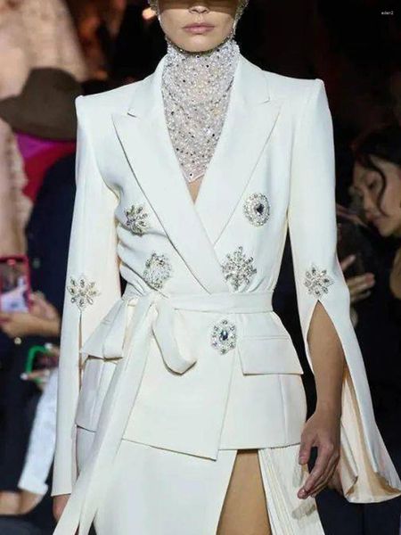 Vestes Femmes Mode Blanc Col V Industrie Lourde Manches Longues Perlée Diamant Ceinture Costume 2023 Veste Manteau