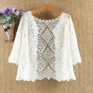 Vestes Femmes Creux Out Dentelle Cardigan Crème Solaire Sexy Tops Courts Tricots Pulls Mince Printemps Automne Femmes Veste Coréenne Lâche Manteau