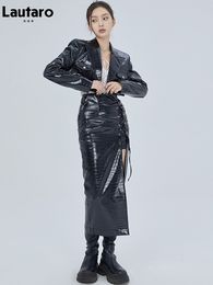 Vestes pour femmes Lautaro Ensembles 2 pièces Tenues à lacets Jupe midi en cuir à texture brillante noire avec fente latérale et haut court 230302