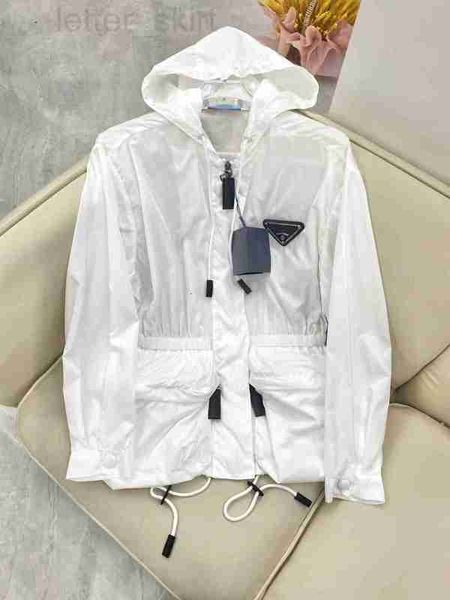 Chaquetas de mujer luxury2023 Hombres Mujeres Diseñadores Nylon Metal triángulo etiqueta con capucha ropa de protección solar Hombre Moda Streetwear Negro blanco S-L 6UNS