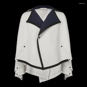 Vestes pour femmes Miyake Jacket de trench-coat de printemps et d'été d'origine 2024 NICHE DESIGN BLOCKING STRIORE VERTICAL CAPE PLAIS