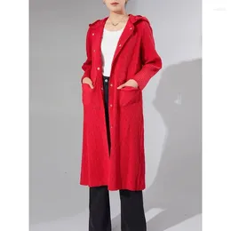 Vestes pour femmes Miyake plissé 2024 Spring Femmes Trench-Coat Trench Coat Couleur de couleur Single Brein Retro Design de luxe Robe féminine