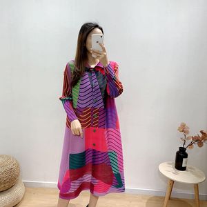 Vestes pour femmes Miyake plissé décontracté imprimé veste robe 2023 automne Style revers mode ample mince grande taille Folda coupe-vent