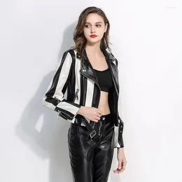 Vestes pour femmes Olomlb Motorcycle en cuir 2024 TRENDY BLACK ET BLANC COURTHING AUTUMNE Fashion Short Jacket