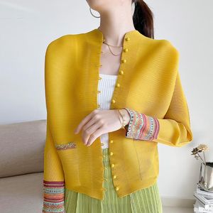 Vestes pour femmes plissé Style chinois haut national femmes 2023 printemps et automne imprimé Cardigan simple rangée boucle lâche manteau court