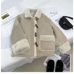 Vestes pour femmes bouton de cor butain de laine d'agneau Femme 2023 Hiver Fur All-Match Tops Corée Chic Niche Elegant Female Jacket