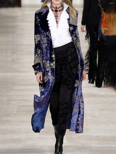 Vestes pour femmes Spring Fashion Velvet Cardigan manteau femmes élégants motifs floraux minces à manches longues